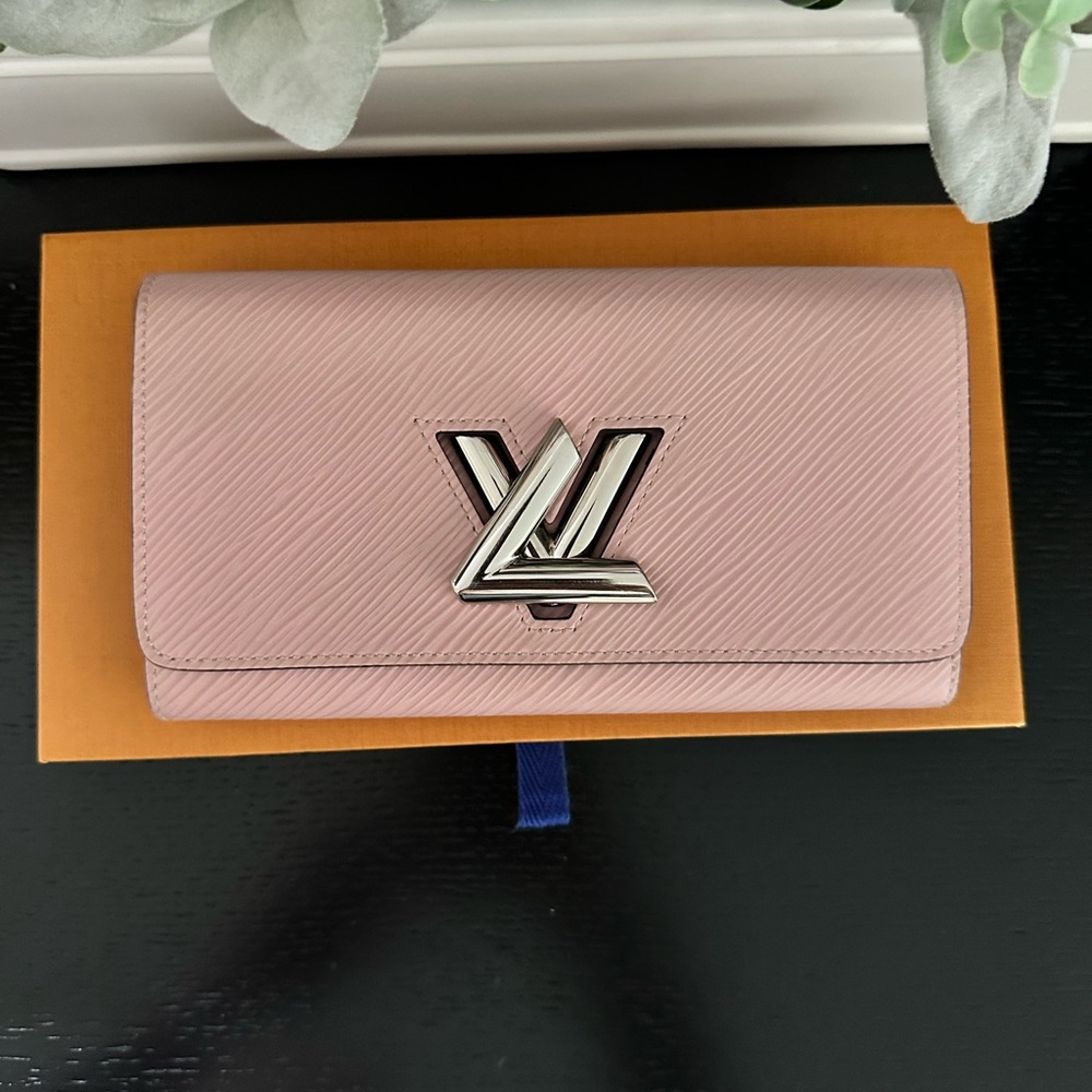 Louis Vuitton Pink Epi Leather Portefouille Twist Wallet NEW Condition in Box